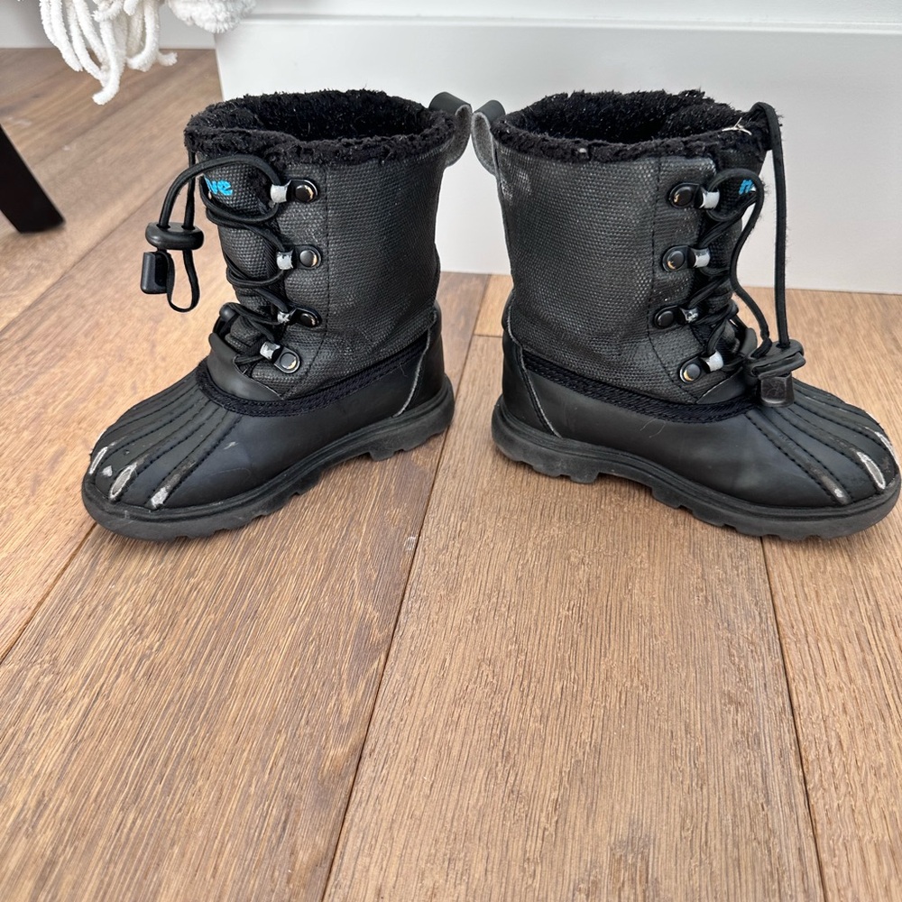 Native Shoes Winter Boots Jimmy Treklite Size 9